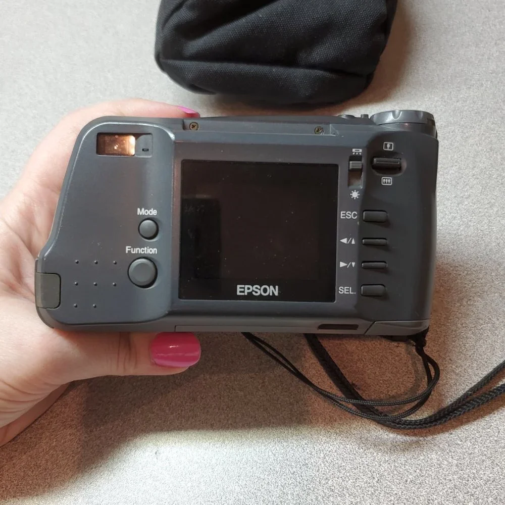 Epson PhotoPC 750Z Digital Camera - Case & CF Card Included